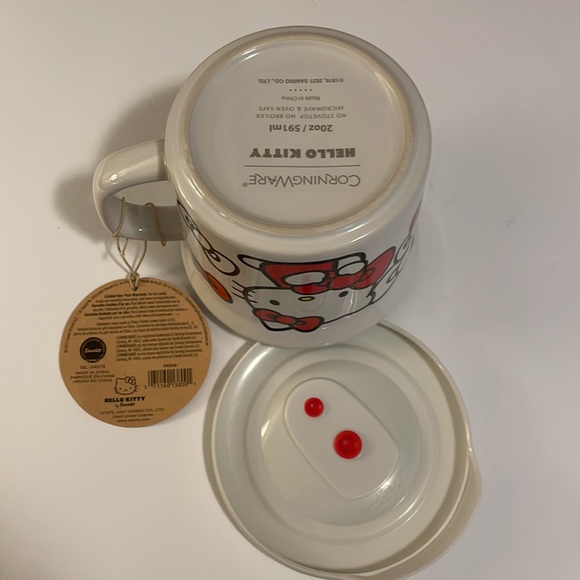 Corningware Hello Kitty 20-ounce Meal Mug with Lid - Picture 4 of 4